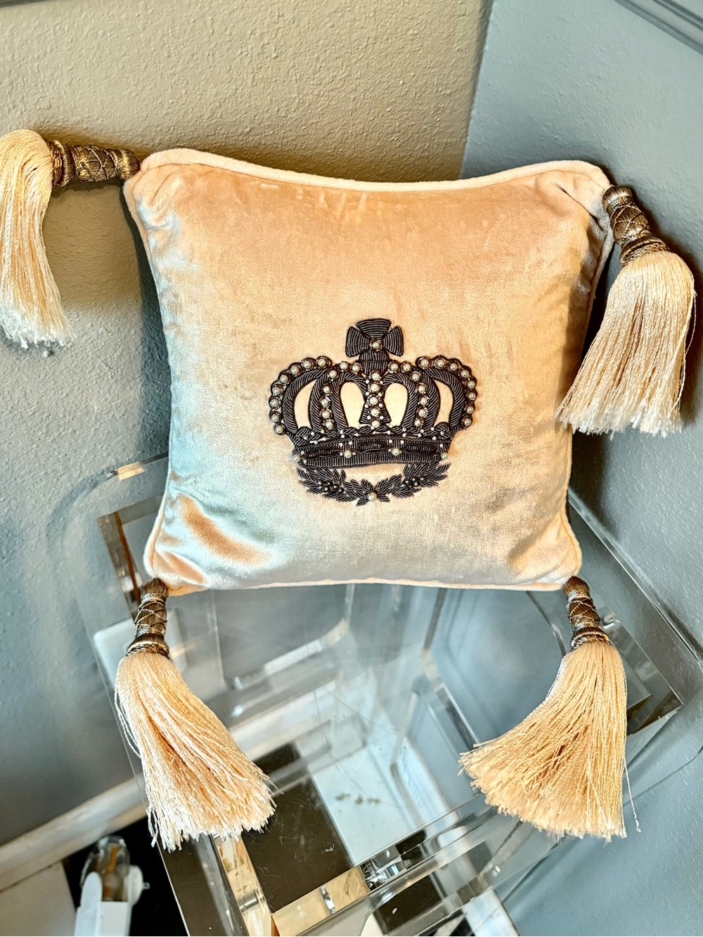 Lili Alessandra Cream Velvet Crown Pillow with Tassels NWOT 10x10 “ blush color - Picture 2 of 7